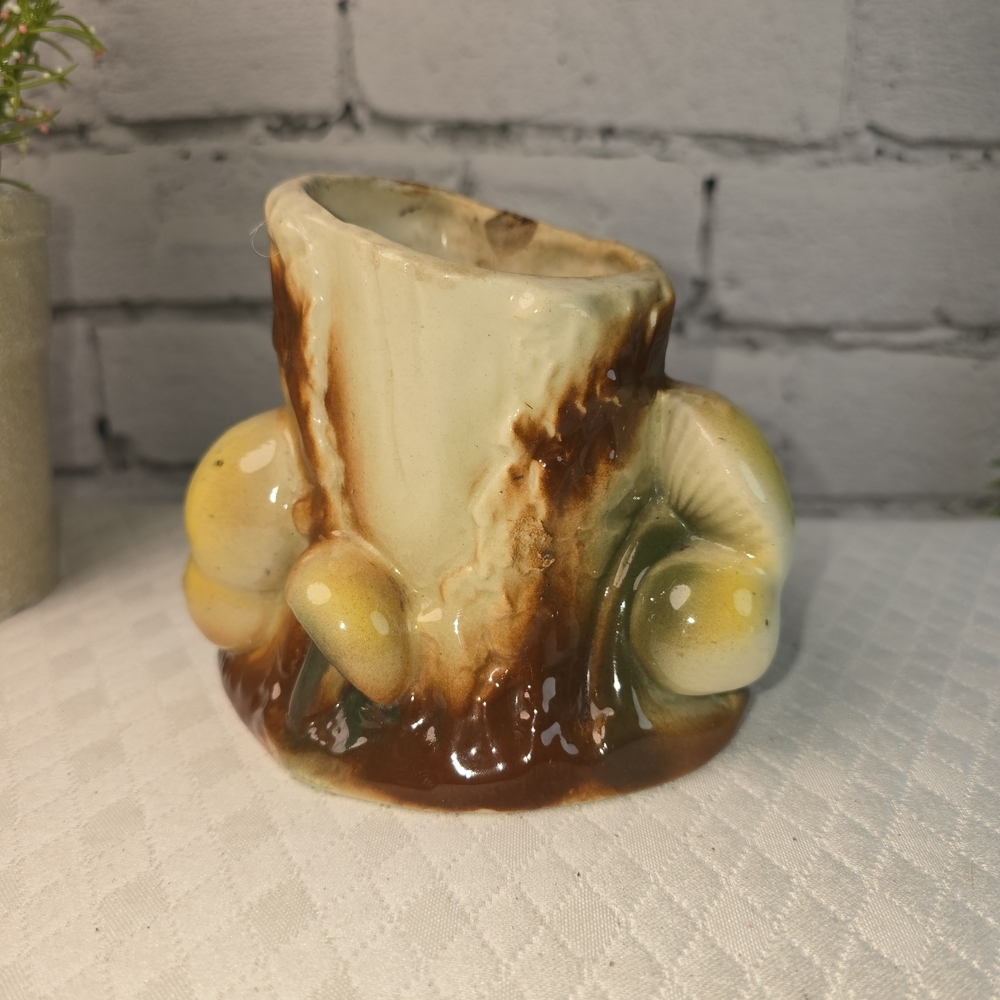 VINTAGE MID-CENTURY MODERN STUMP PLANTER WITH MUSHROOM DETAILS
